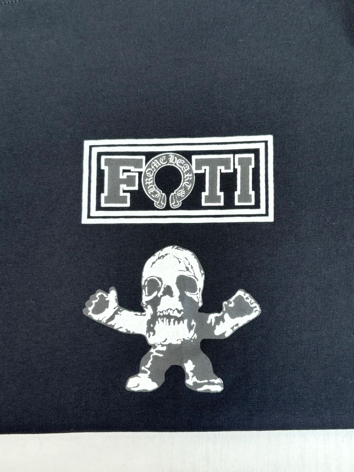 P290 Chrome Heart*/Chrome Heart foti skull colorful printed long sleeves. The fabric is made of 26-woven 220g cotton. The printing is printed with thermoset ink. Customized accessories Size: S/M/L